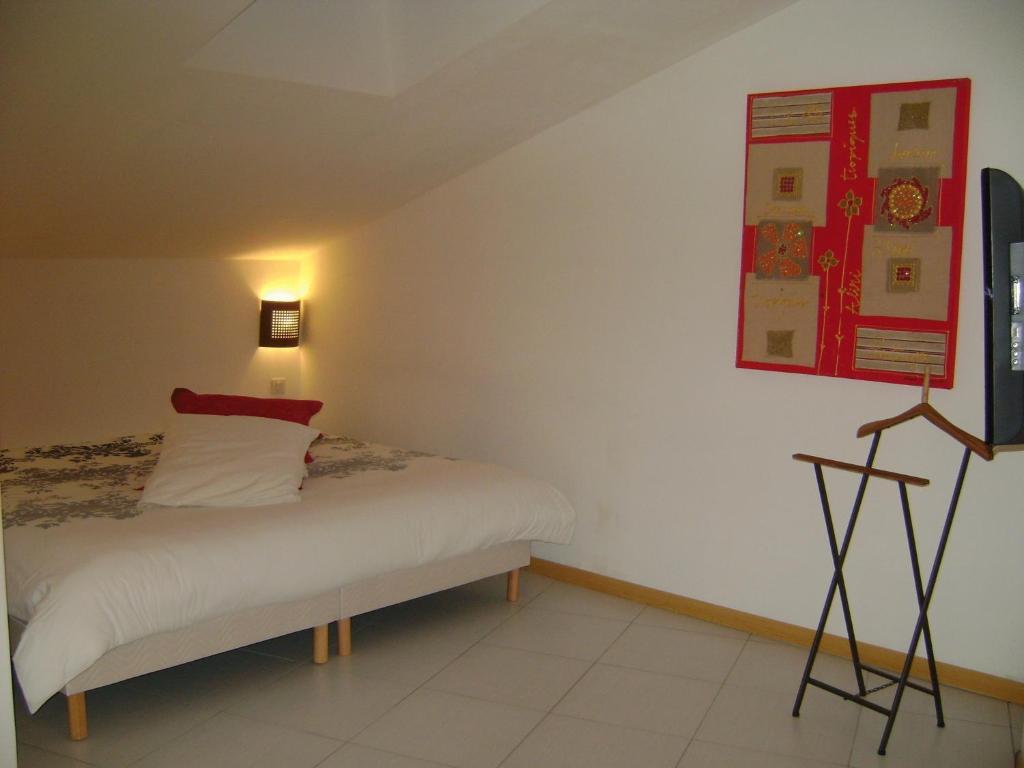 Hotel Le Richevaux Neufchateau Room photo